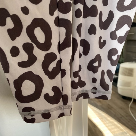 Celestial bodiez 7/8 power legging snow leopardess - Picture 5 of 9